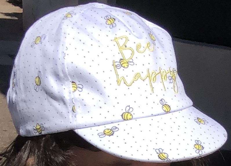 Casquette enfant blanche perdue sur Juan Les Pins