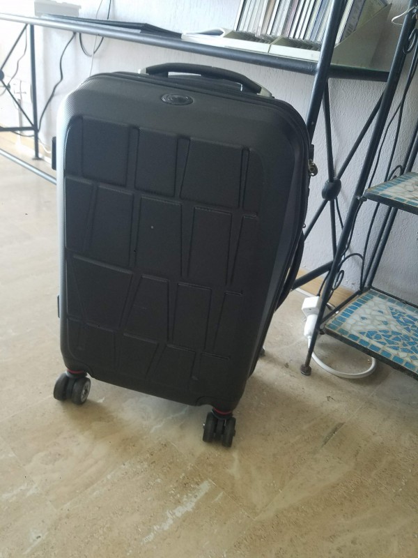 VALISE NOIRE Cabine trouvé à Antibes Gare SNCF