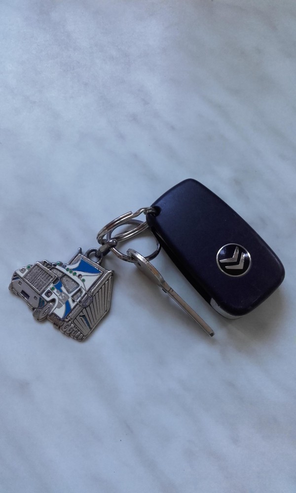 Trousseau avec clé voiture Citroën