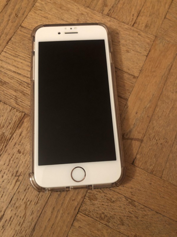 Iphone 8 trouvé dans le métro 1 à la station Esplanade de La Défense (Courbevoie)