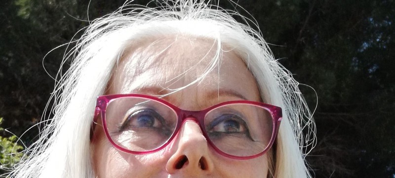 perdu lunettes de vue tag heuer essilor monture rouge rose ATOL plage base nature fréjus entre poste de secours et fin du mur de rochers