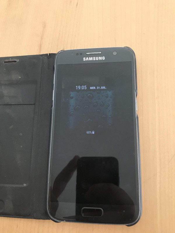 Téléphone Samsung noir