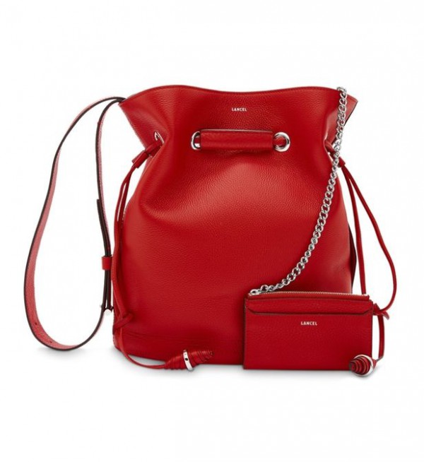Sac Lancel rouge, marches du Sacre Coeur, Montmartre, Paris 75018