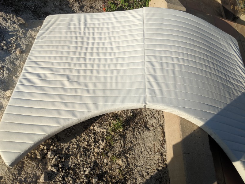 Coussin de bateau bain de soleil trouvé en mer dans la baie de Sant Amanza en Corse du Sud