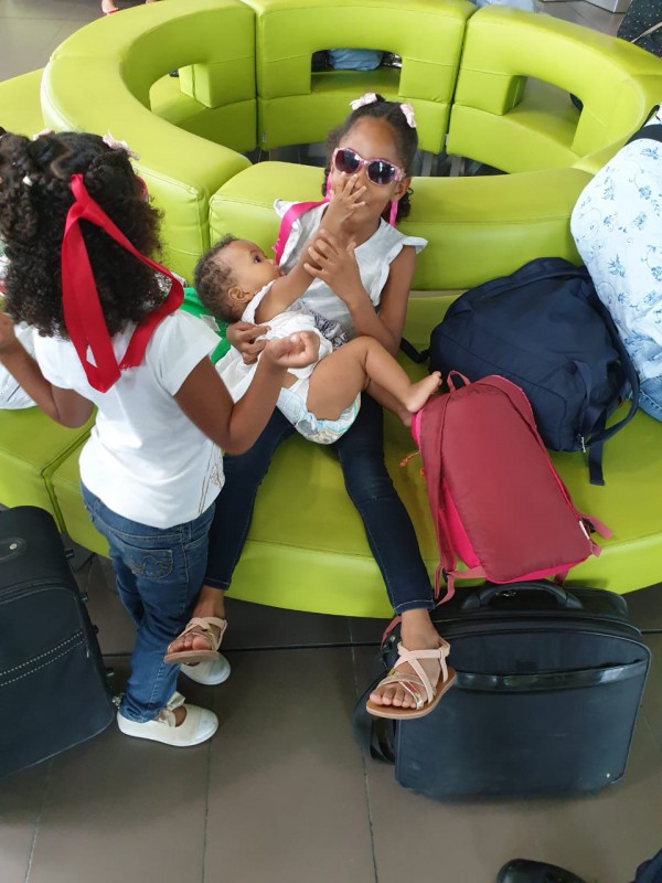 Bébé à perdu sa valise.