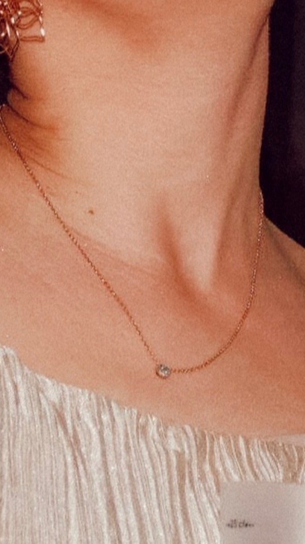 Perdu collier en or et zirconium Plage des Minimes La Rochelle