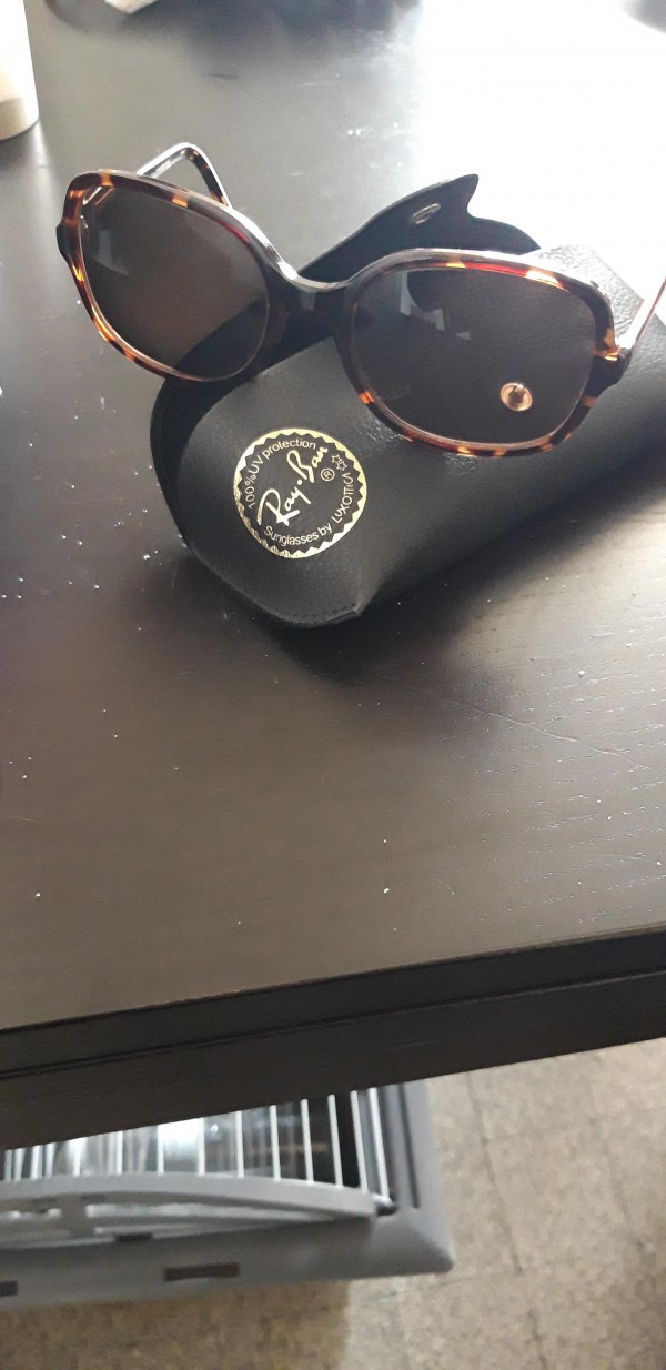 Trouvé lunettes de vue solaire de marque alternancedans un étui ray ban sur le parking de la mairie de Ivry sur seine
