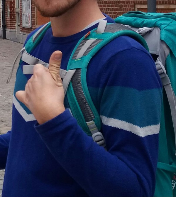 Perdu pull homme bleu clair à la braderie de lille