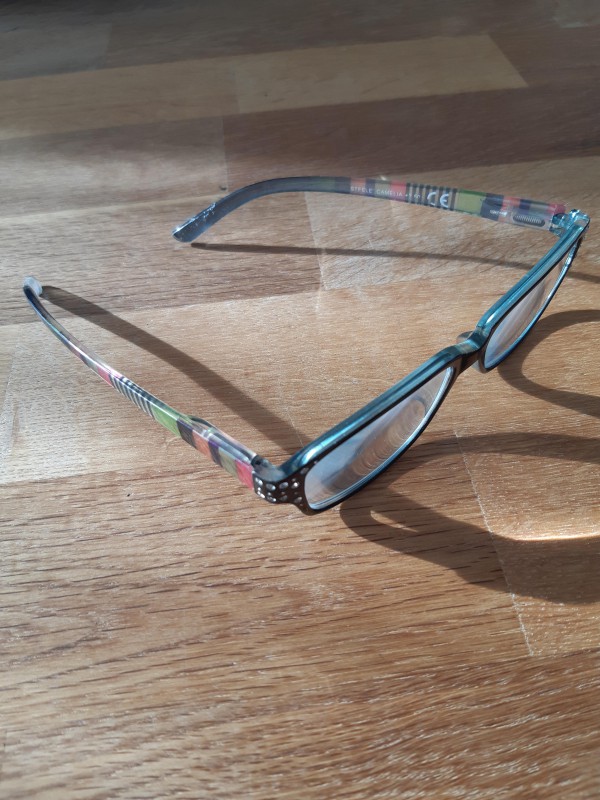 Lunette de vue femme .Bas du boulevard Gambetta Cahors (devant pharmacie Gambetta)