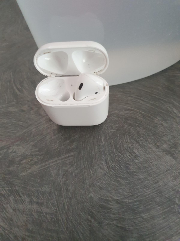 1 Air pod gauche