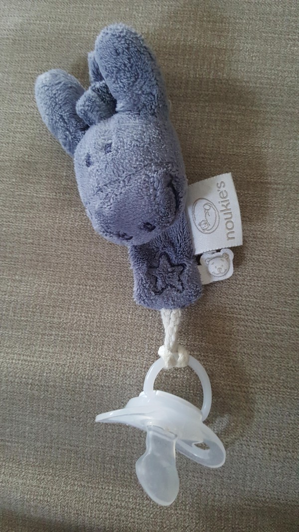 Sucette + attache sucette doudou bleu Valras plage