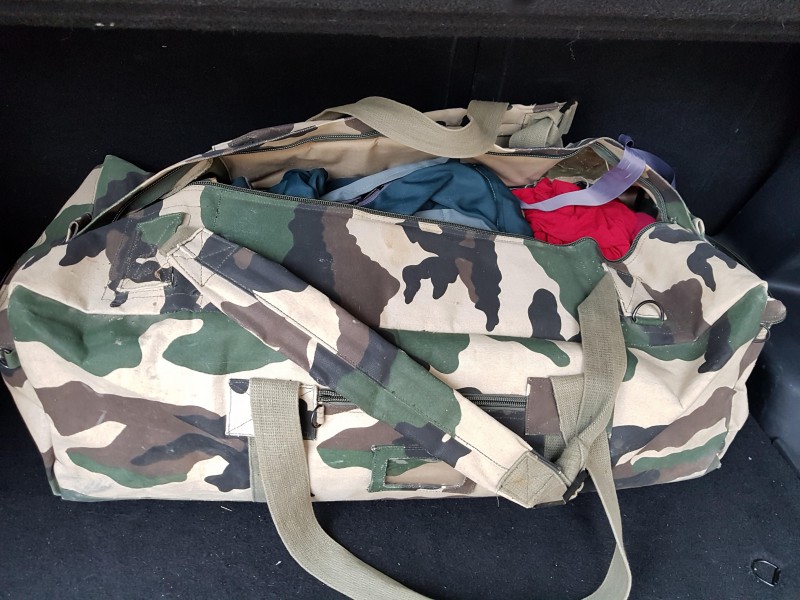 Sac militaire de vêtements femme trouvé près de Périgueux