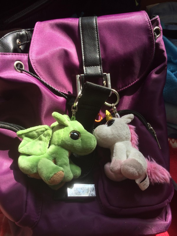 Porte clés peluche licorne dans le métro