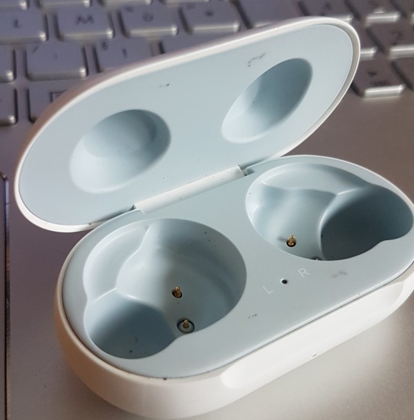 Boitier (batterie) de recharge pour oreillettes ( earbuds) Samsung AKG
