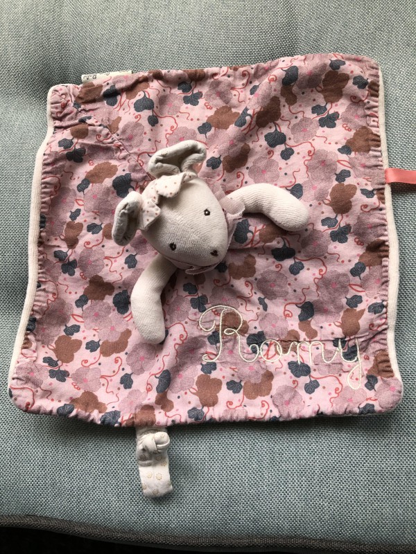 Perdu Doudou Souris rose marque Moulin Roty