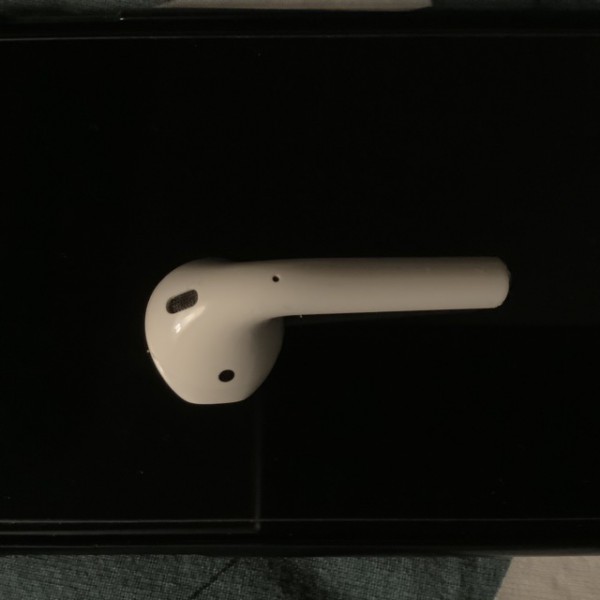 Trouvé AirPod sur quai de gare