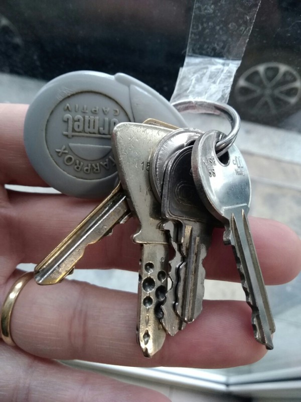 trousseau de clefs avec bip gris
