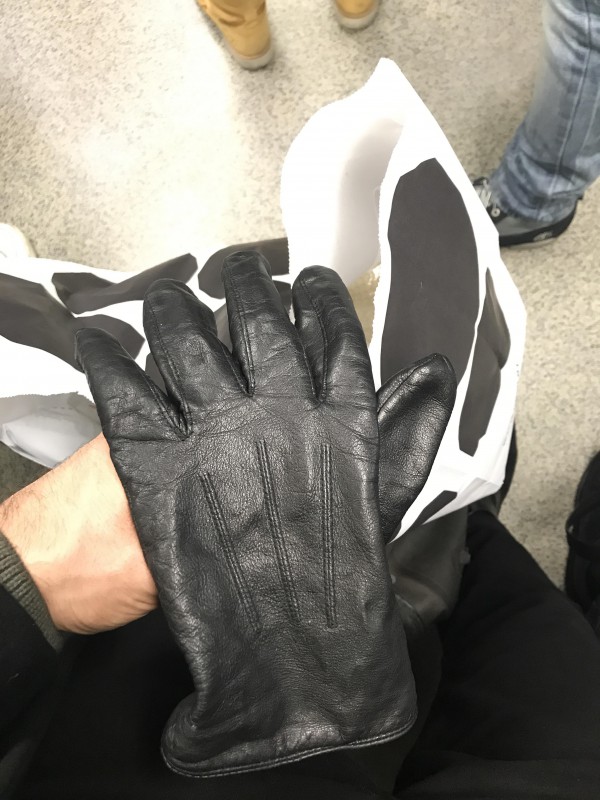 Gant Noir cuir trouvé métro Saint Placide