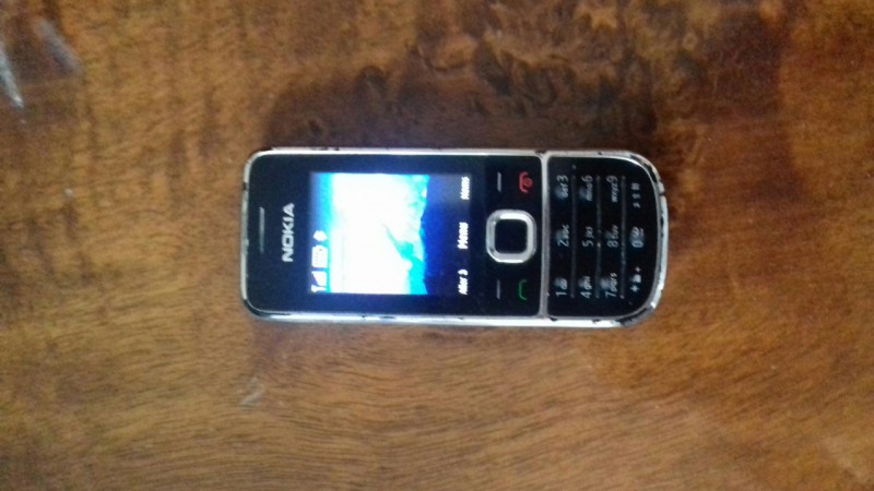 petit téléphone Nokia noir (touches manuelles / sans clapet) SENTIMENTAL
