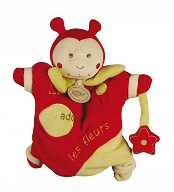 Doudou rouge en forme de coccinelle place du pilori