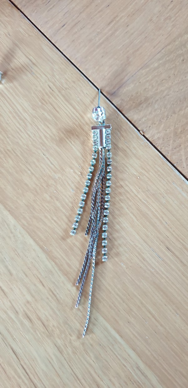 boucle d'oreille longue strass à EGHUISHEM Alsace