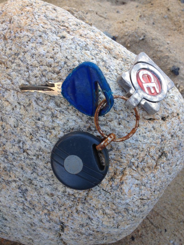 Trouvé porte-clé de voiture (plage du Loch Guidel plage 56)
