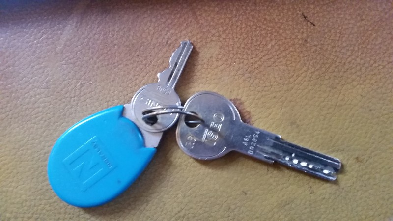 Clés d'entrée et badge d'ouverture de porte