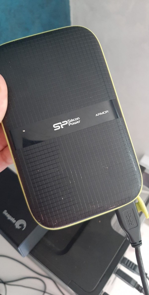 Perdu Disque dur externe noir ARMOR SP Silicon Power - à Paris