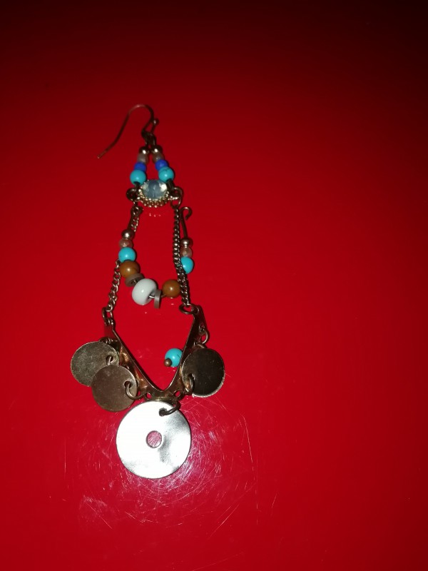 Une boucle d oreilles fantaisie