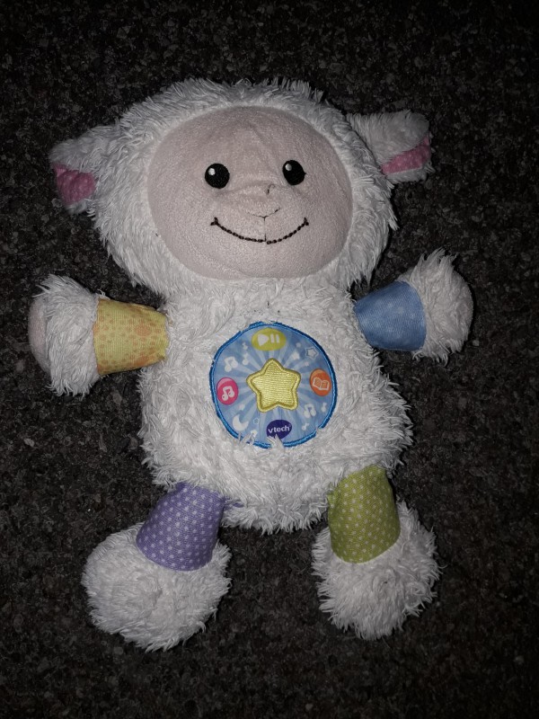 mouton blanc avec ventre musical vtech