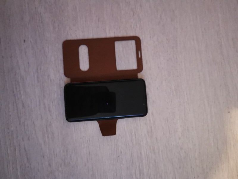 Smartphone Samsung rose trouve le 8 janvier au 4 rue Vincent van gogh lesquin