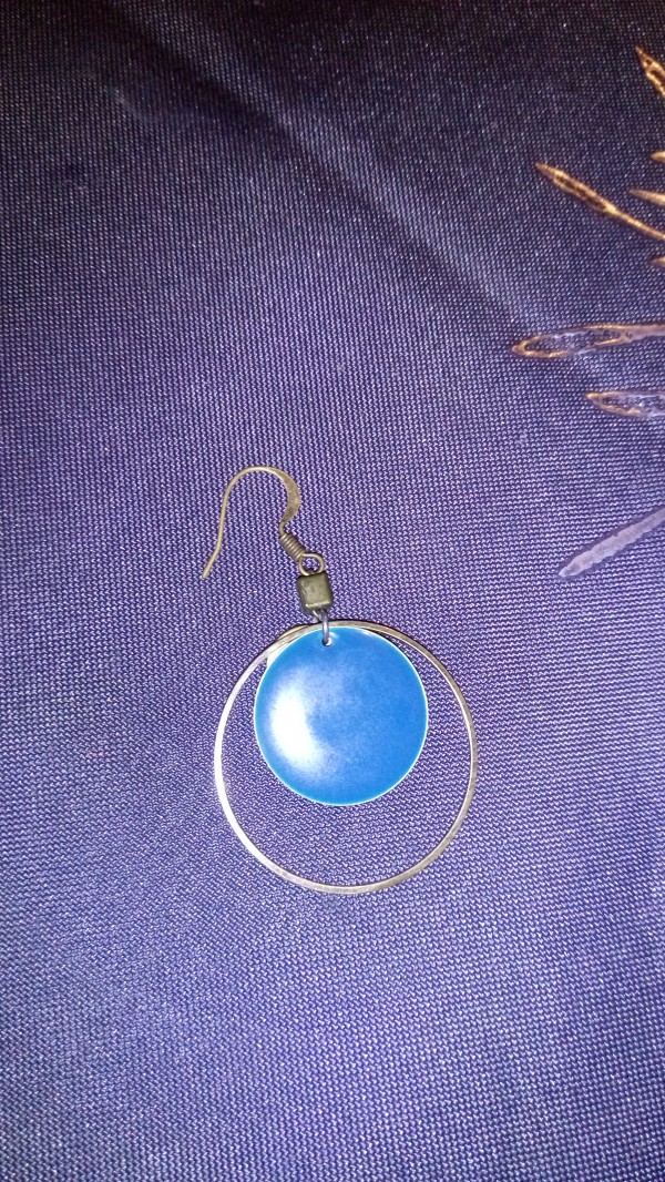 Une boucle d'oreille Vallet