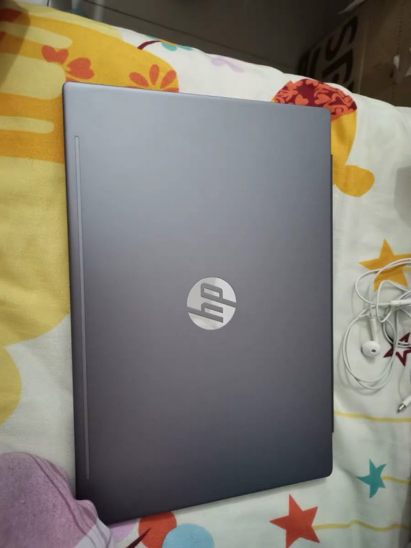 Perdu ordinateur gris HP dans une valise noir