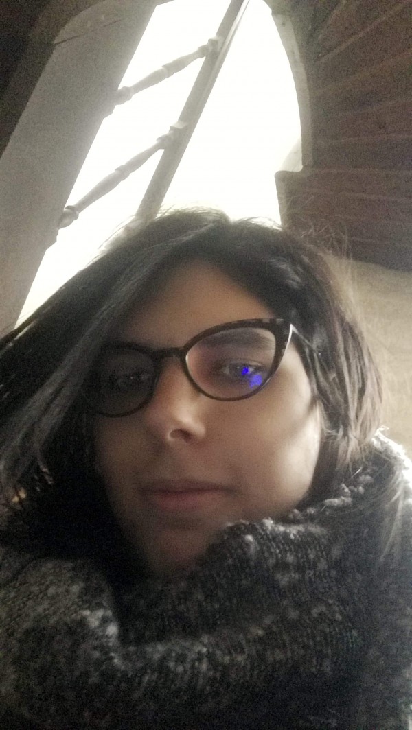 Lunette noire femme perdue