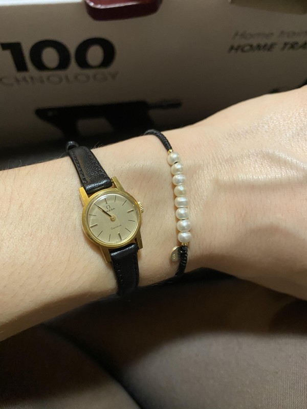 Montre oméga noire