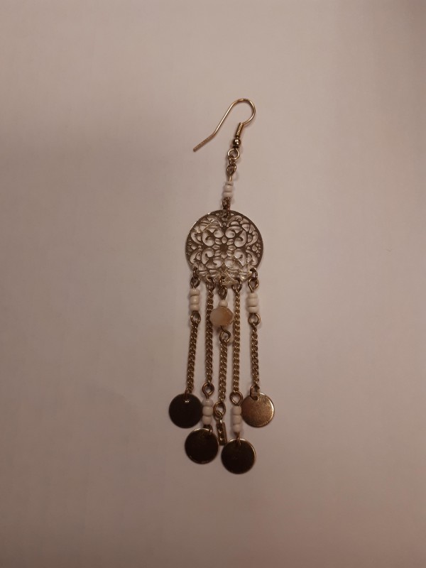 Boucle d'oreille dorée