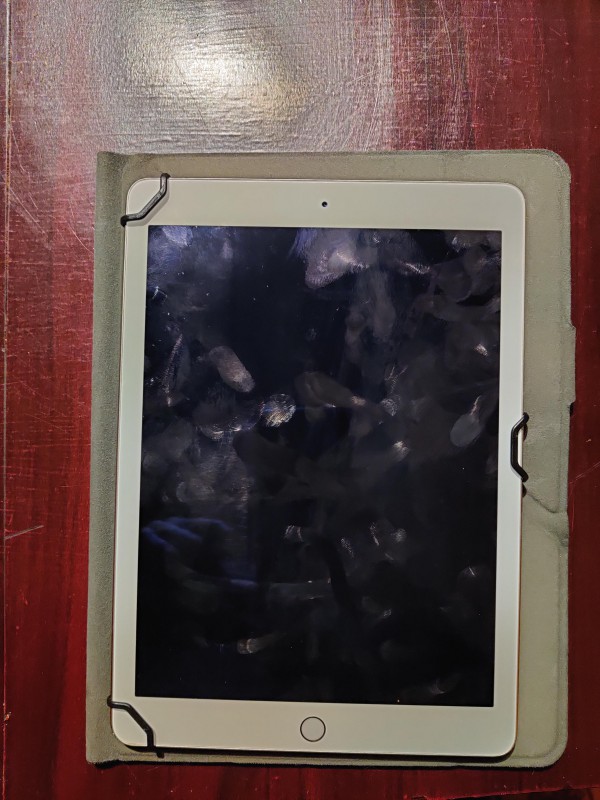 iPad trouvé a Ajaccio, rue Fesch devant la boulangerie Galeani