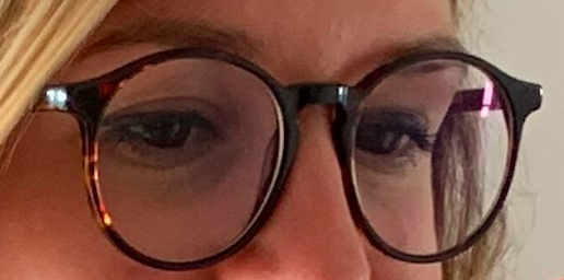 Lunettes de vue dans étui noir à Paris