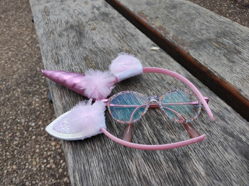 Lunettes roses et serre tête licorne