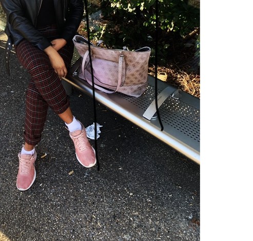 J’ai perdu un sac guess grand marron dans la nuit du 20 mars 2020 la personne qui le retrouve pourrait me contacter au [numéro masqué] svp j’ai tout mes papiers à l’intérieur