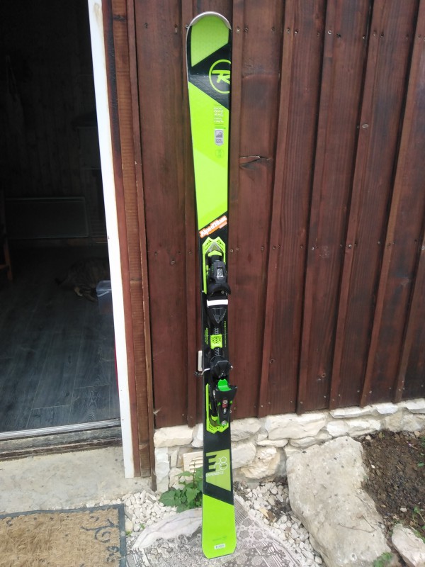 Perdu UN ski Rossignol Expérience 88 en 172