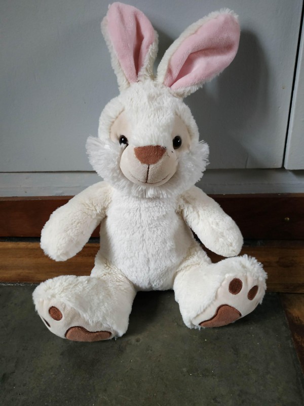 Peluche lapin blanc oreilles roses