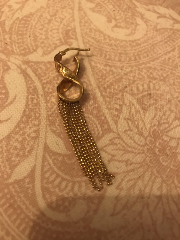 Boucle d’oreille en forme d’infini
