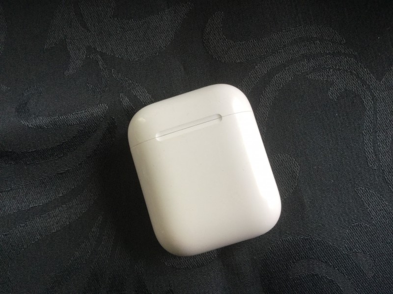 Air pods trouvés sur les grèves du val st Père fin mai