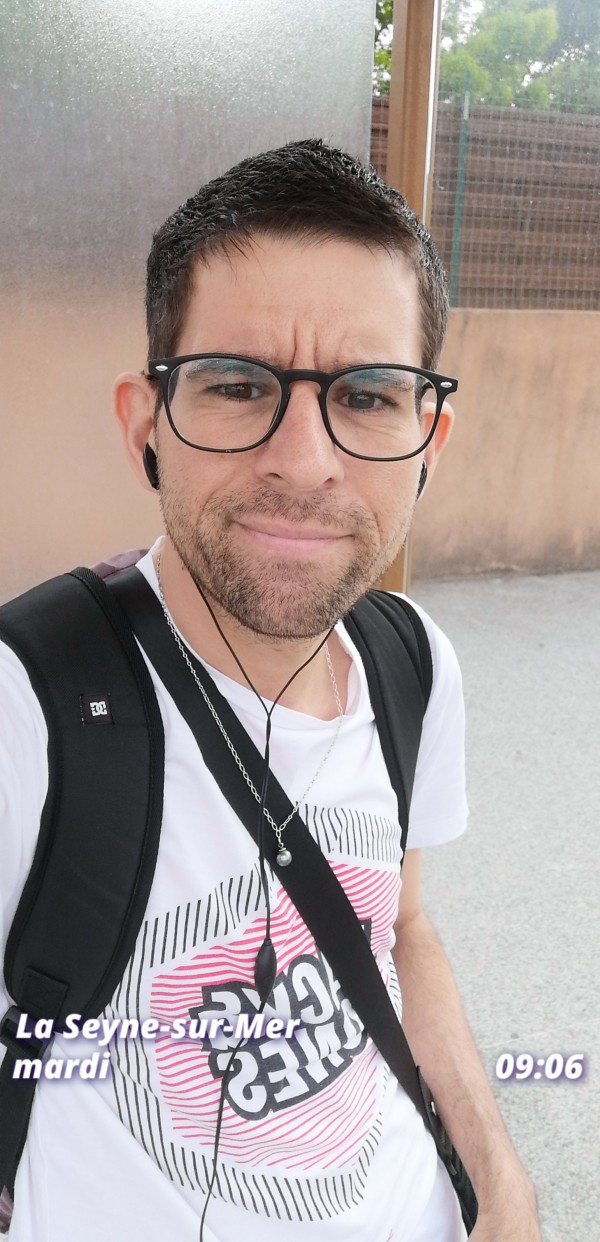 Lunettes de vue dans une pochette grise Toulon Strasbourg