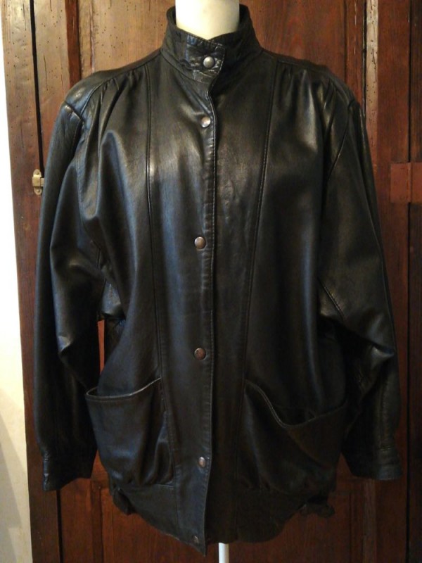 manteau en cuir perdu avec clés