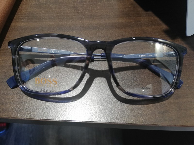 Lunette de vue au Cros de Cagnes 06 sur plage berge face à l'église des pêcheurs