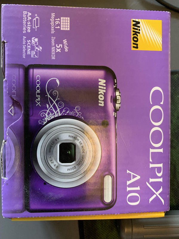 Perdu Nikon Cooplix A10 violet avec motif dans les Vosges
