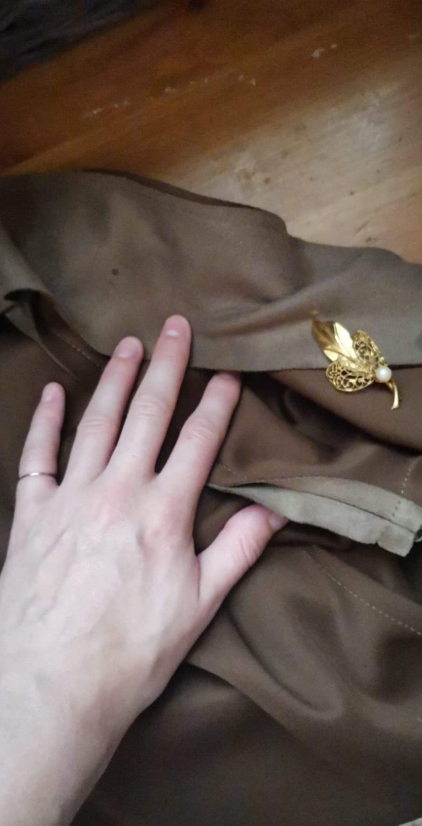 Broche dorée