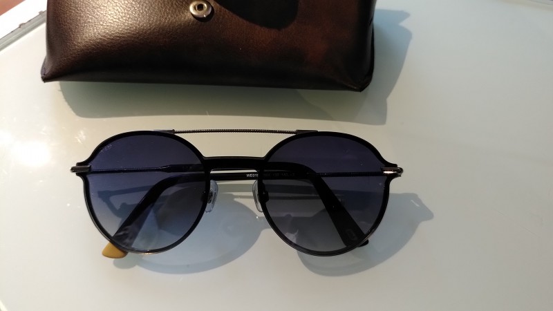 Lunettes de soleil à Saint-Jean-le-Blanc, devant le vieux cimetière